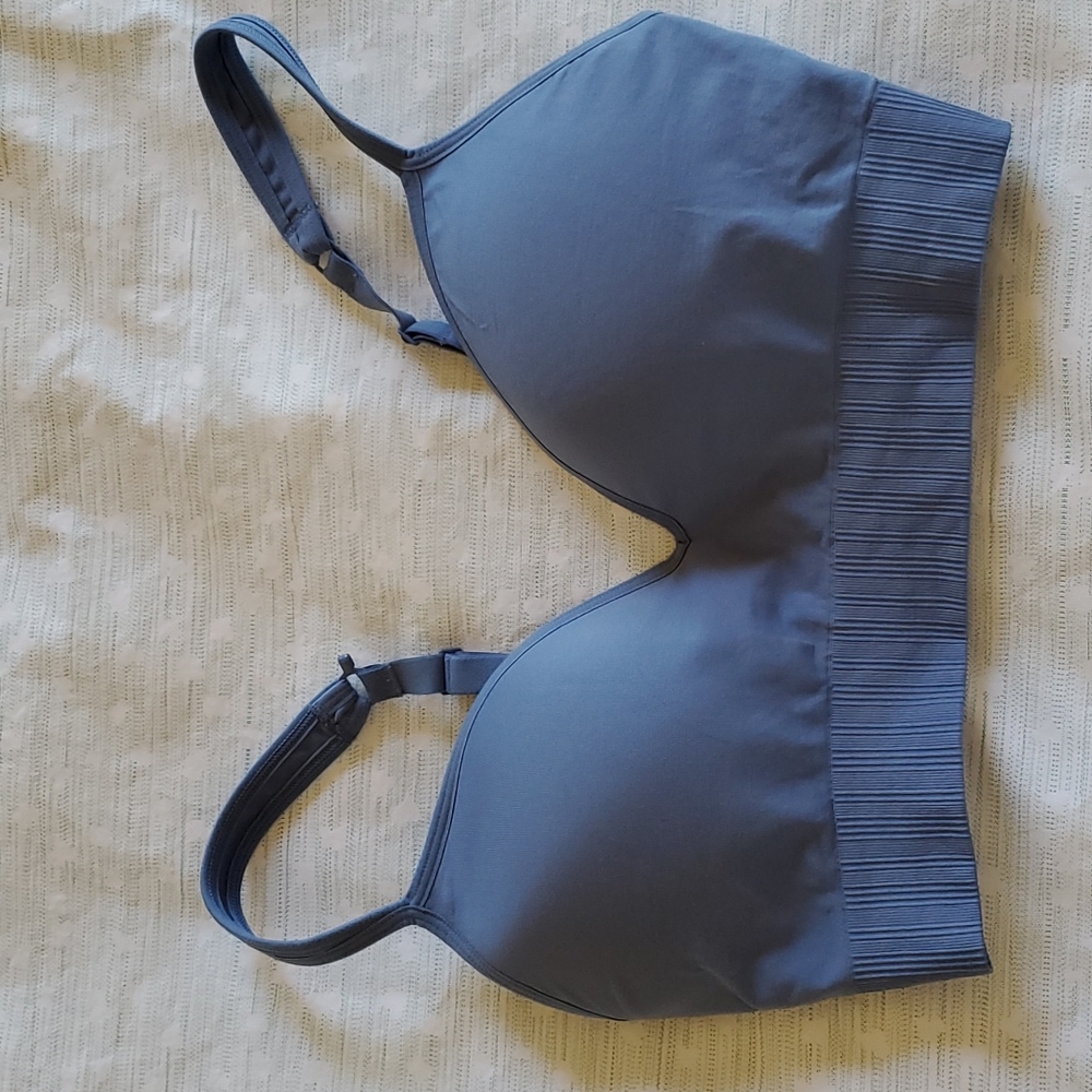 ATHLETA Sports Bra Size Small